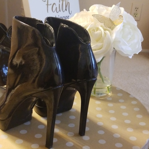 Jessica Simpson

 19

Women's Zamia Ankle Boot - Picture 3 of 8